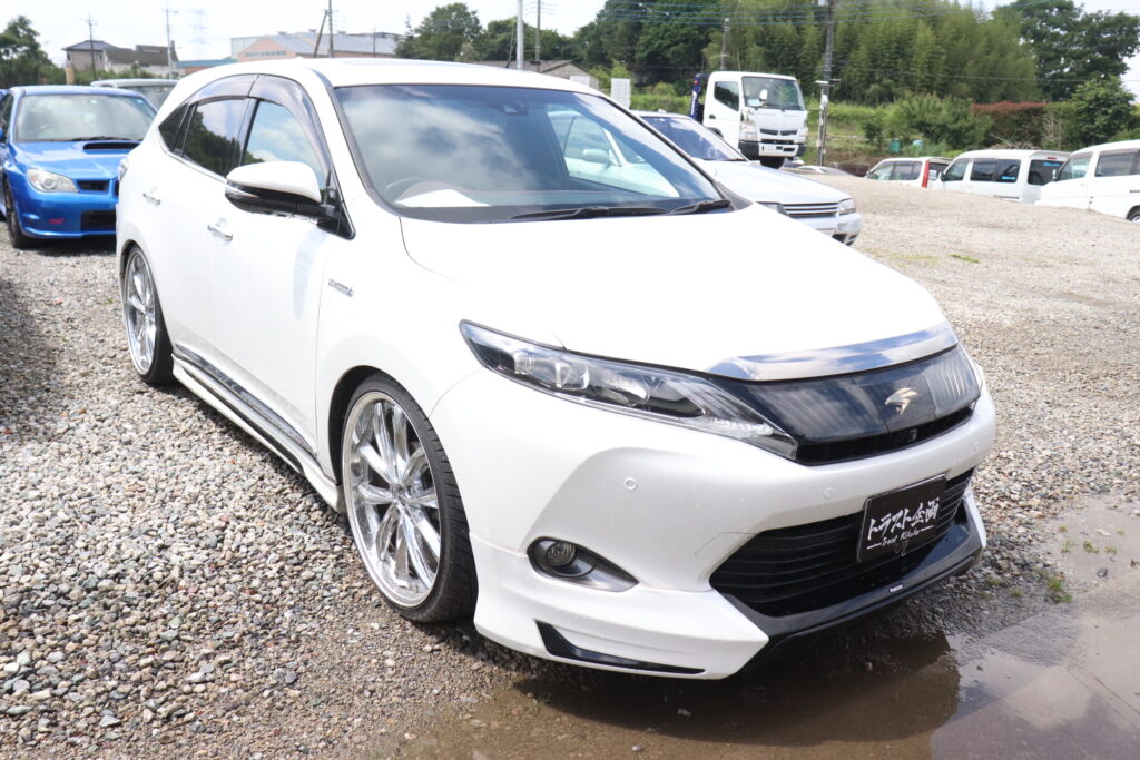 トヨタ/ハリアー/プレミアムアドバンスドパッケージ/AVU65W