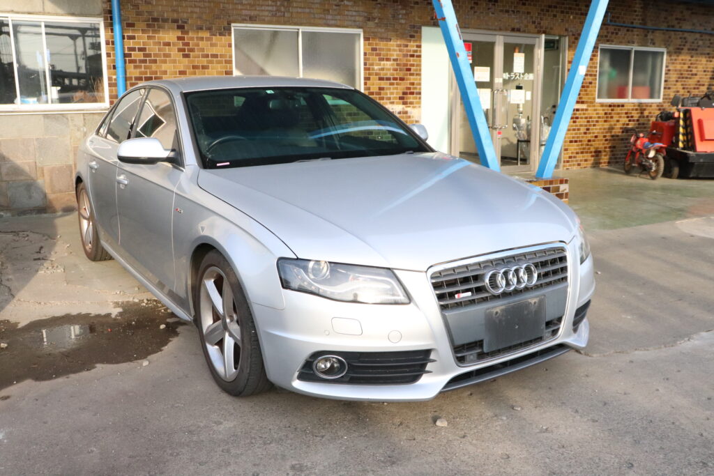 アウディ/A4 アバント 2.0TFSI/8KCDN