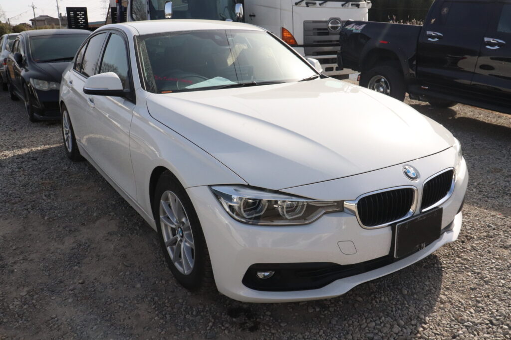 BMW/330e/8E20