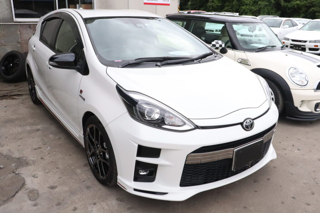 トヨタ/アクア/GRスポーツ/NHP10