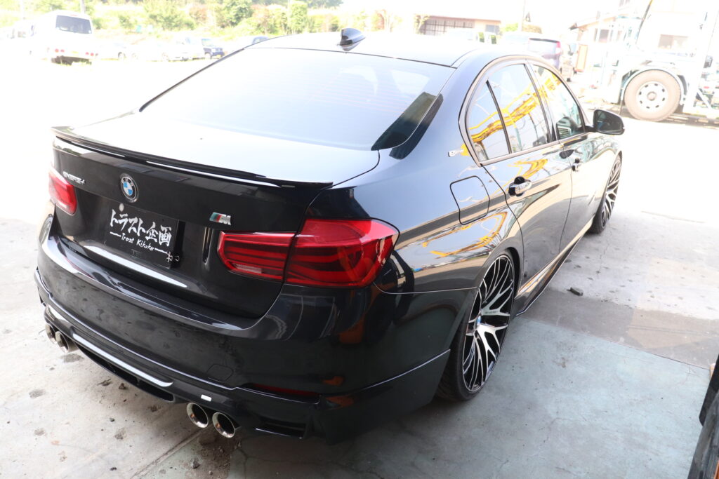 BMW/330e/8E20