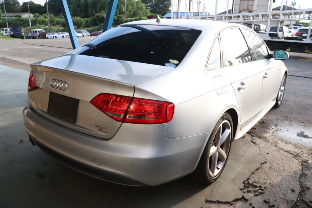 アウディ/A4 アバント 2.0TFSI/8KCDN